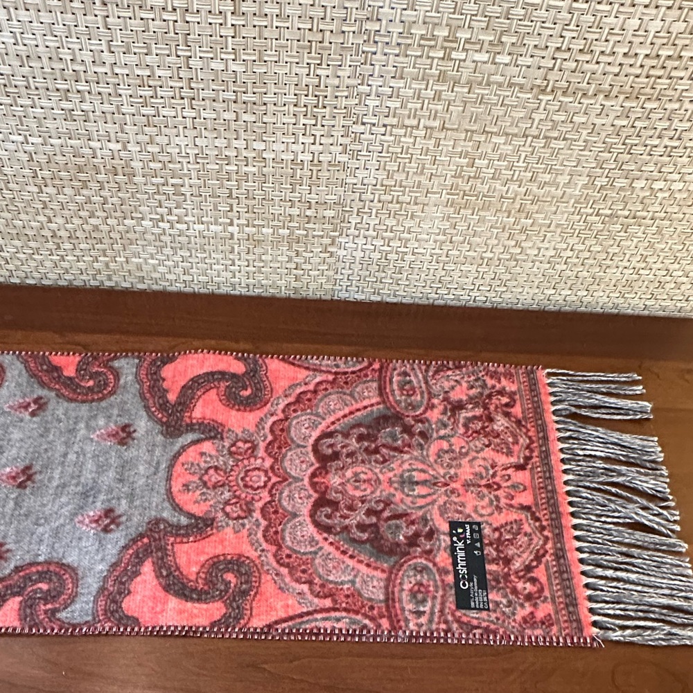 🌟HP🌟NWOT Cashmink Red & Gray Paisley Scarf V. FRAAS - Picture 7 of 13